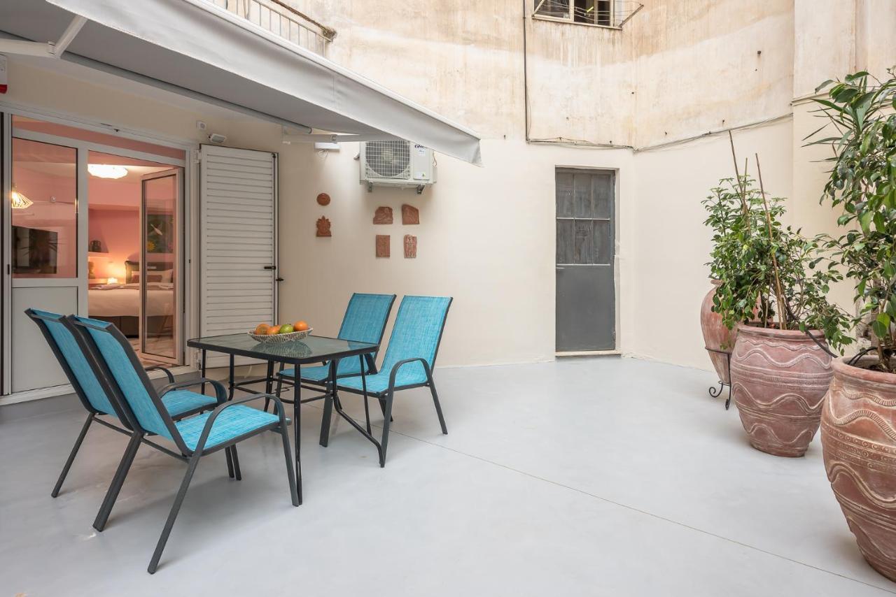 Appartamento The Courtyard Oasis Atene Esterno foto